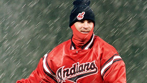 mlb_g_vizquel_snow_576